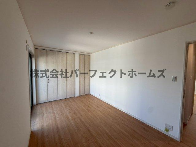 太秦緑ヶ丘戸建　賃貸の洋室|広々とした洋室です