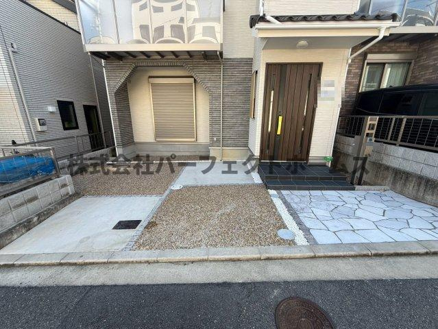 太秦緑ヶ丘戸建　賃貸の駐車場|駐車場があるので、車を買う予定の方も安心です