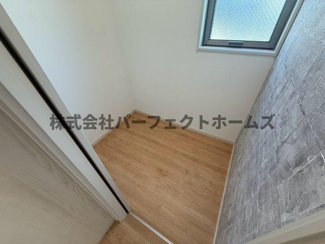 太秦緑ヶ丘戸建　賃貸の収納|たっぷりとした収納スペースです