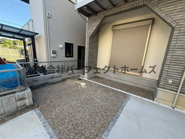 太秦緑ヶ丘戸建　賃貸の駐車場|駐車スペースもあります