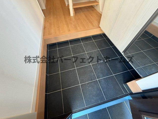 太秦緑ヶ丘戸建　賃貸の玄関|ゆったりとした玄関です