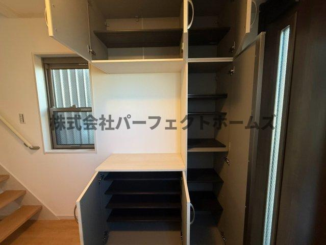 太秦緑ヶ丘戸建　賃貸の収納|大きなスペースがあり、収納には困りません