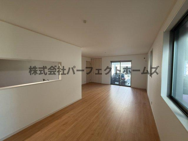 太秦緑ヶ丘戸建　賃貸の居間・リビング|ゆったり過ごせる居間です