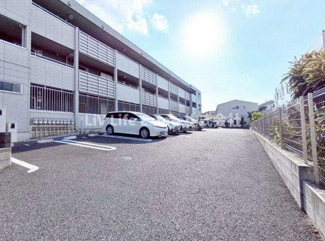 フロレスタ南大泉の駐車場