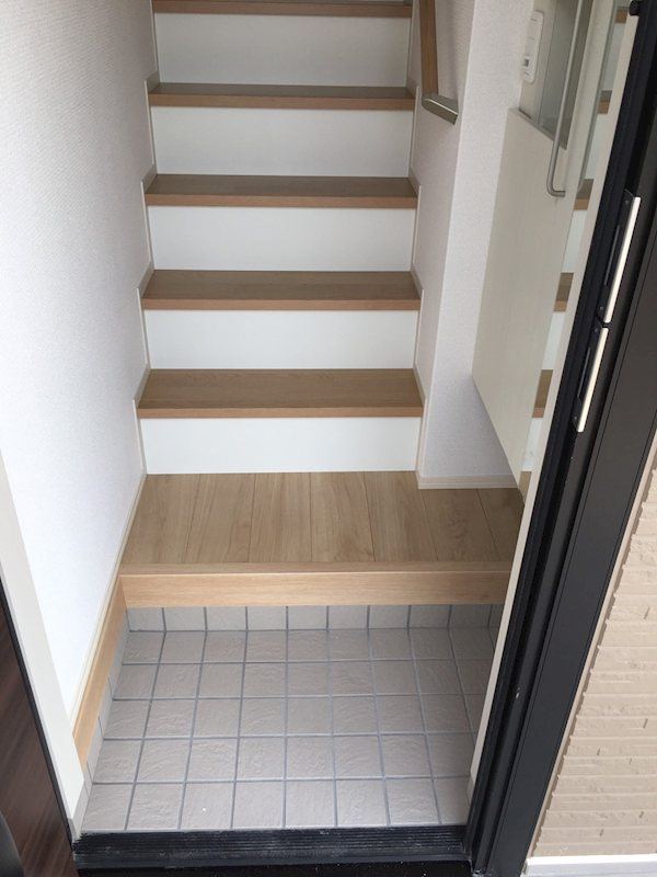 エトワールおおたか の玄関