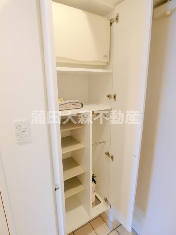 ケンジントンマンション大森WESTの設備|玄関収納　シューズBOX