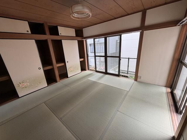 柏市逆井３丁目邸宅のバルコニー