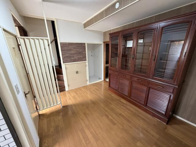 柏市逆井３丁目邸宅の玄関