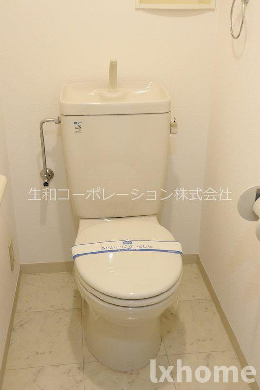 ロイヤルアネックスのトイレ|ゆったりとした空間のトイレです