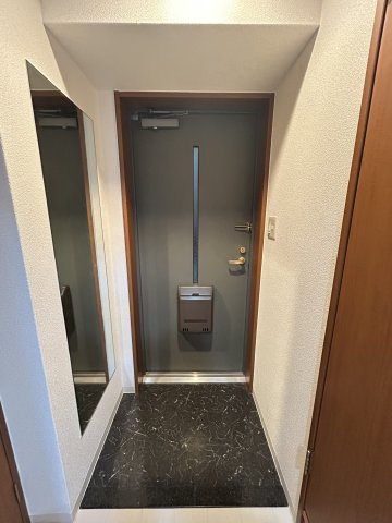 セントアミール南久宝寺の玄関