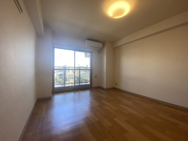 芦屋市公光町の賃貸マンションの洋室