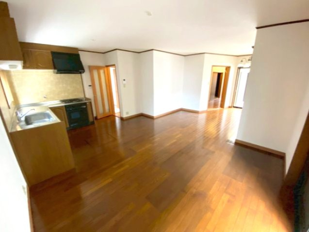 芦屋市三条南町の一戸建ての居間・リビング