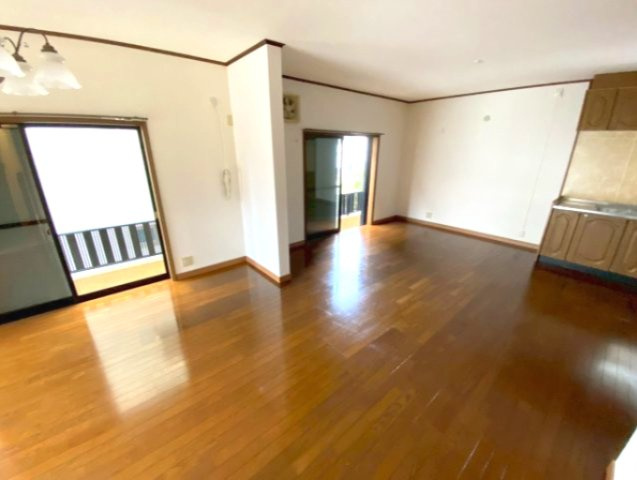 芦屋市三条南町の一戸建ての居間・リビング
