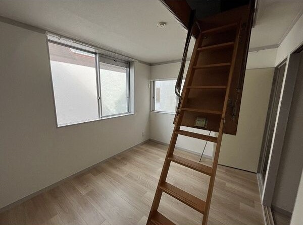 芦屋市春日町のタウンの居間・リビング
