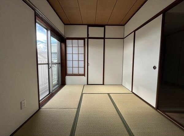 芦屋市春日町のタウンの居間・リビング