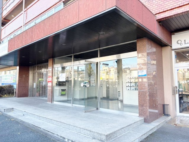 学園スカイマンションのエントランス