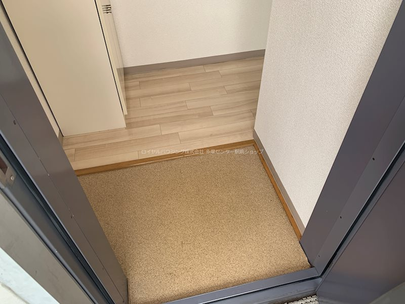 シューズボックス付きの玄関スペースです♪