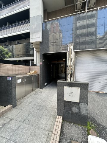 セントアミール南久宝寺のエントランス