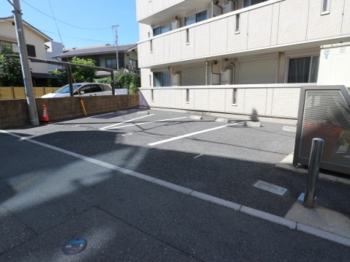 セレーノ.Ｋの駐車場