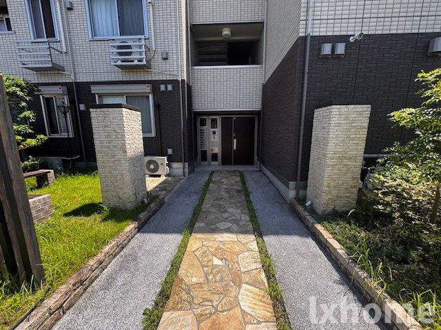 レコルトエピ千里丘東のエントランス|毎日通るエントランスはこのようになっています