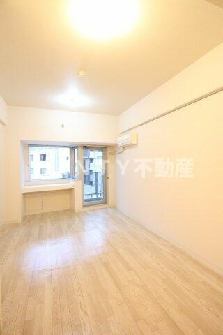 【居間・リビング】 | プライムアーバン大井町Ⅱ | こちらの居間で趣味の時間をお楽しみください