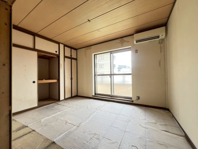 メゾン河村の洋室