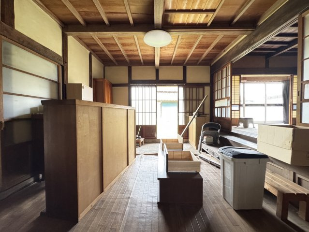 石岡市川又中古戸建の玄関