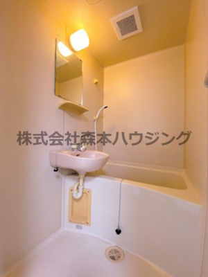 【浴室】 | 　ビシェンテ23 | ※同タイプ別室の写真を使用しています。
　設備内容や色調など相違がある場合は実際のお部屋の現状優先となります。