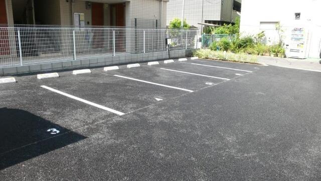アルコバレーノの駐車場