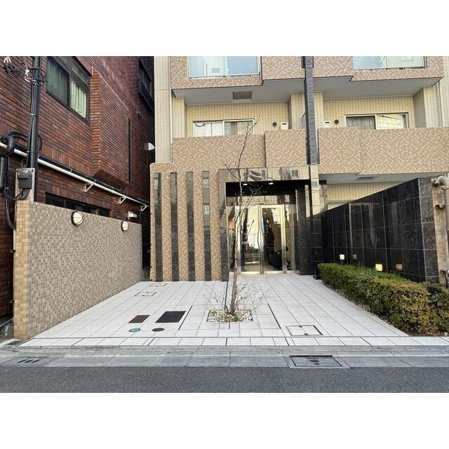 ヒューマンハイム新御徒町の駐車場