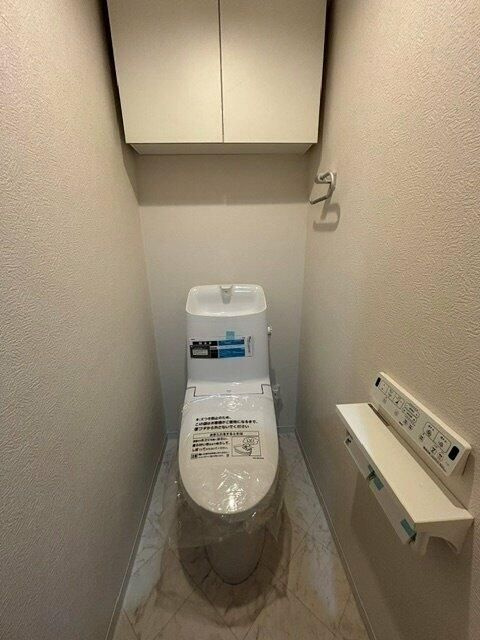 ユニーブル三軒茶屋のトイレ|落ち着いた色調のトイレです