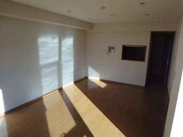 パセーオ駒沢の居間・リビング|使いやすい居間です