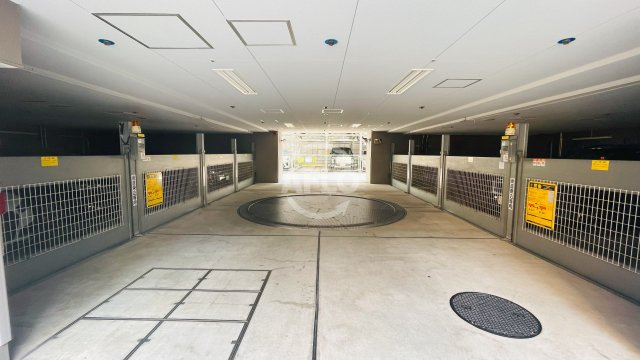 ザ・パークハウス大阪福島　上福島小学校区の駐車場
