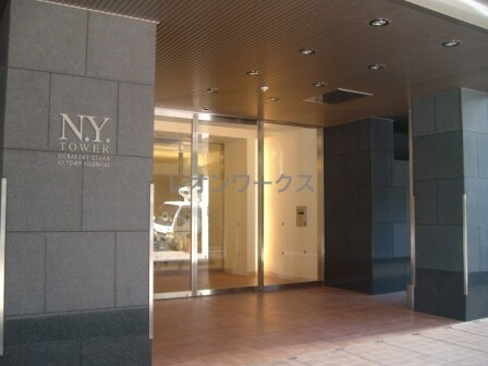 ディーグラフォート大阪N.Y.タワーHIGOBASHIのエントランス