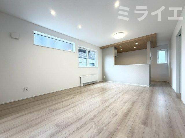 【新築戸建】札幌市西区西野6条5丁目3棟の居間・リビング|同仕様物件