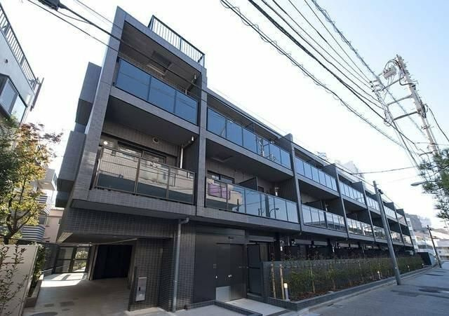 ガーラ・ヒルズ新宿のエントランス
