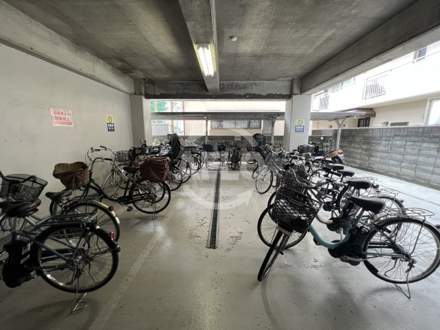 ピア土江PARTⅡの内装|駐輪場