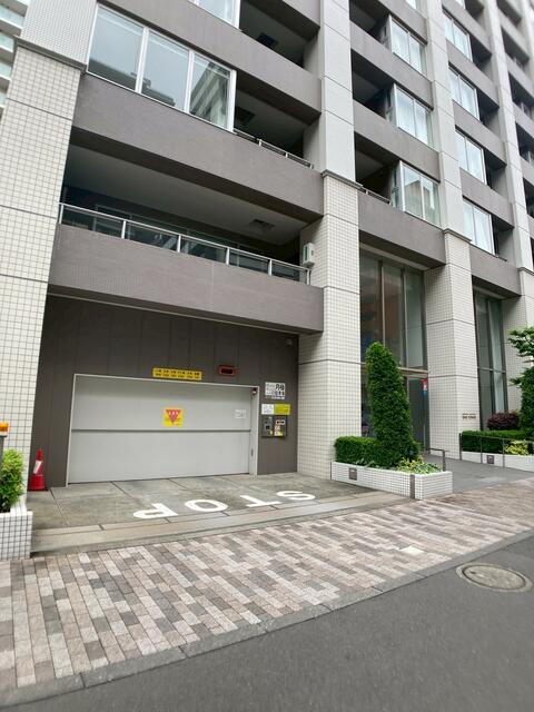 新宿山吹アインスタワーの駐車場
