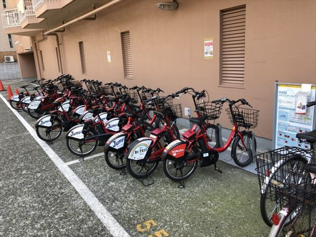 築地永谷コーポラスの駐車場