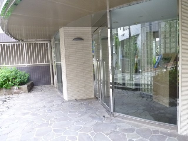 レナトゥス四谷のエントランス