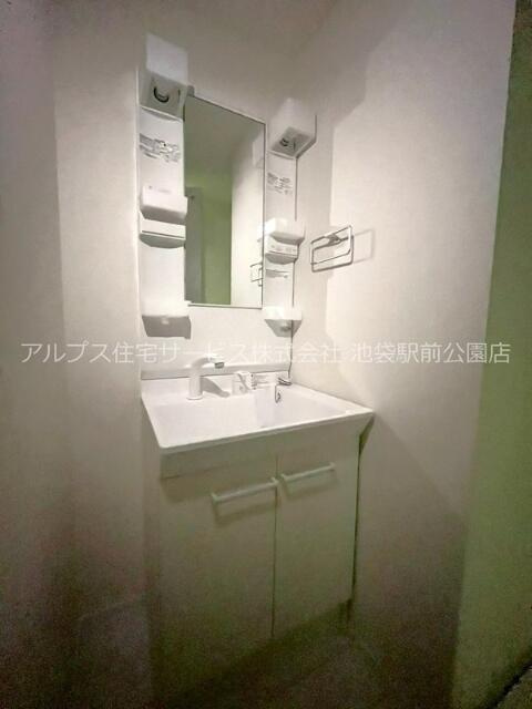 早稲田鶴巻町ＩＭＡハウスの洗面所