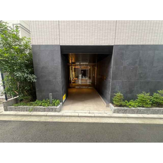 ザ・レジデンス横濱高島町（旧名称 エスタート横濱高島町）のその他|建物正面出入口