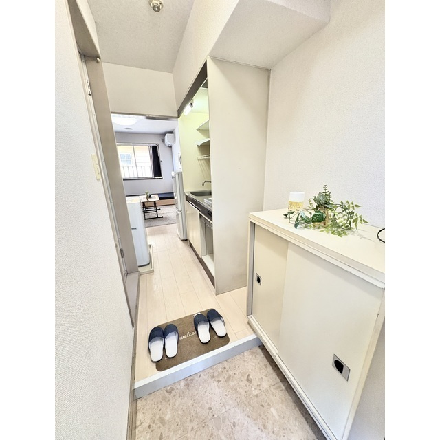 メゾン片倉の玄関|小物はモデルルーム用となります。