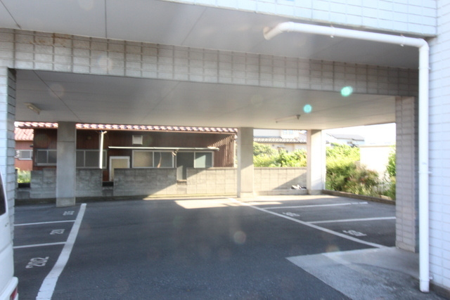 メゾンドール京目の駐車場