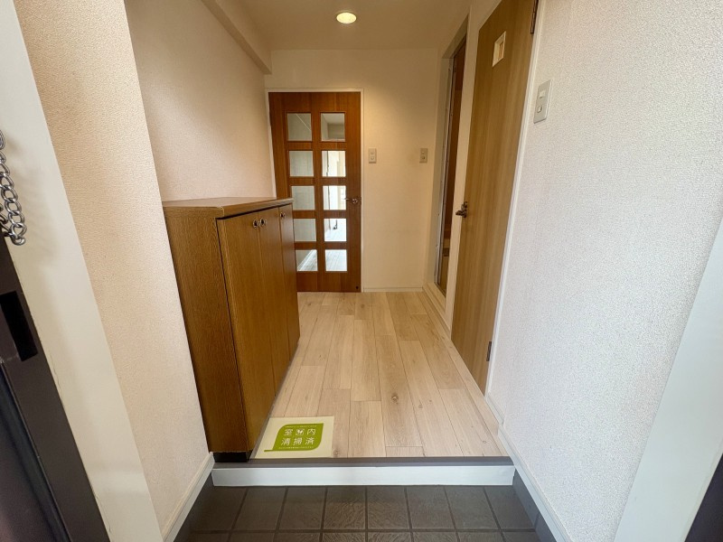 グロリアス本山の玄関