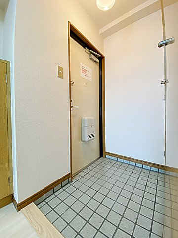 メゾン鶴里の玄関