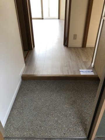 マナハウス四谷の玄関