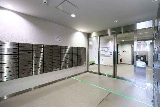 白金武蔵野マンションのエントランス