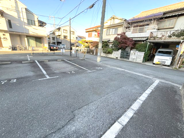 サニーコート暁の駐車場