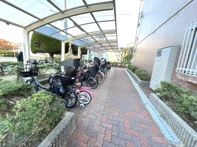 サニーコート暁の駐車場